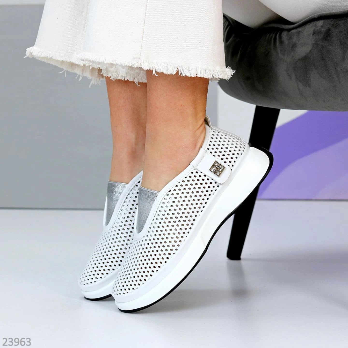 Women's smooth leather low shoes