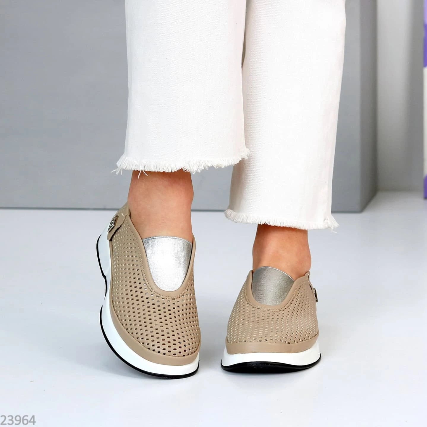 Women's smooth leather low shoes