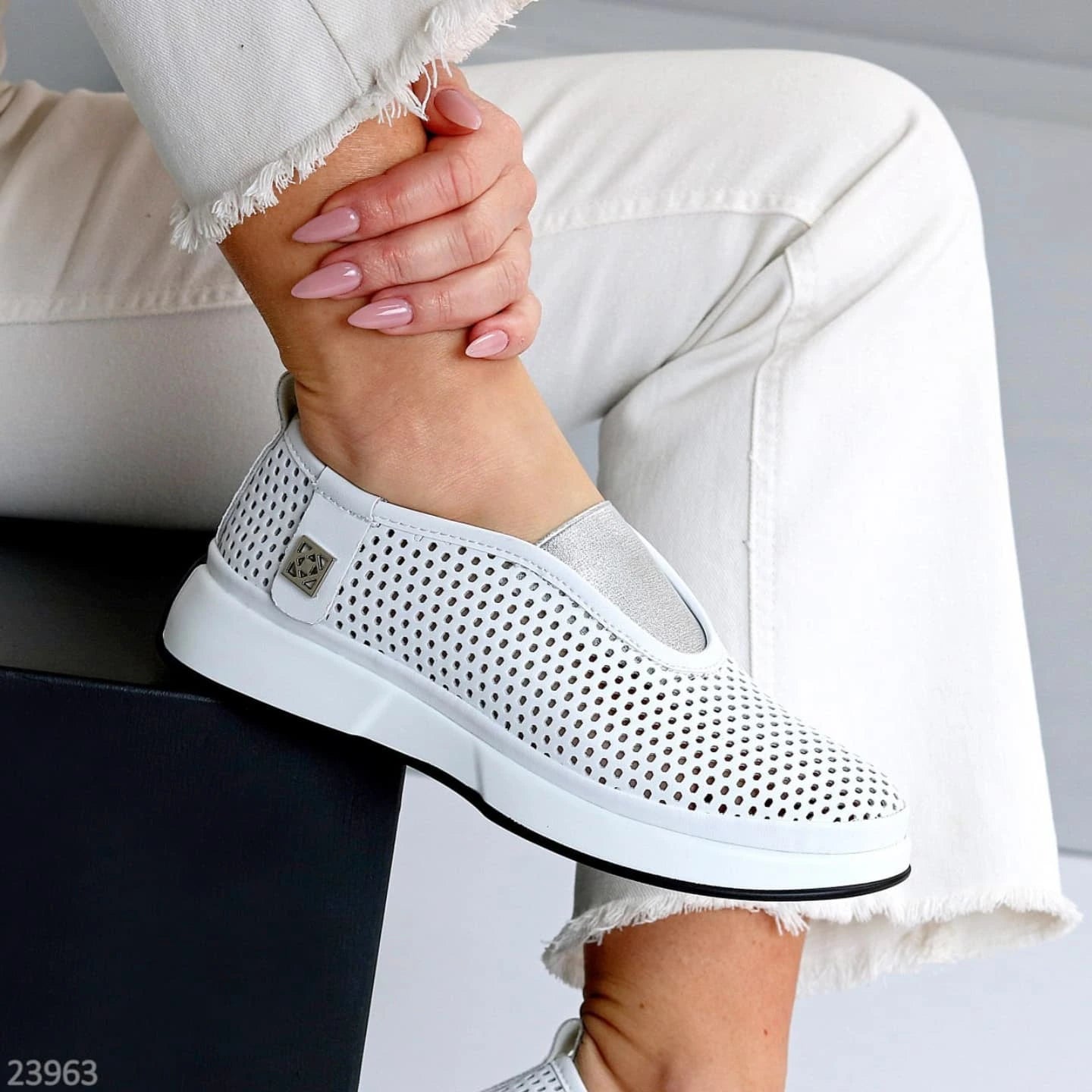 Women's smooth leather low shoes