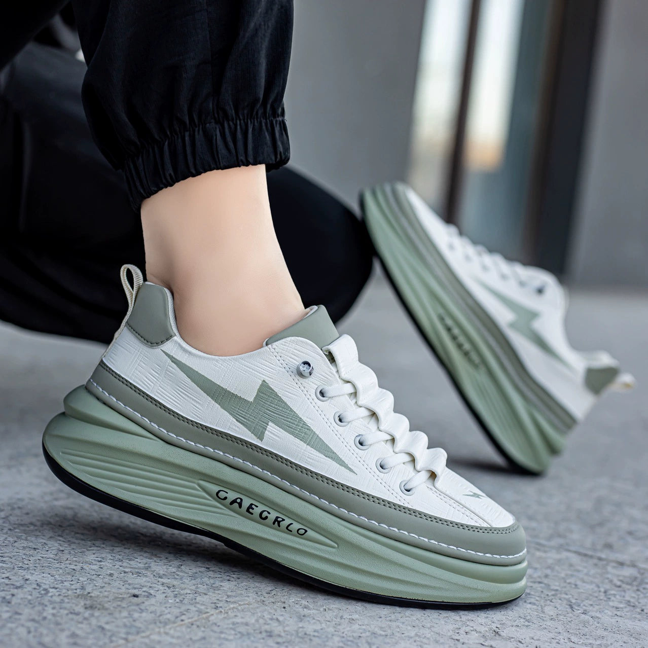 Thick-soled lightweight orthopedic shoes