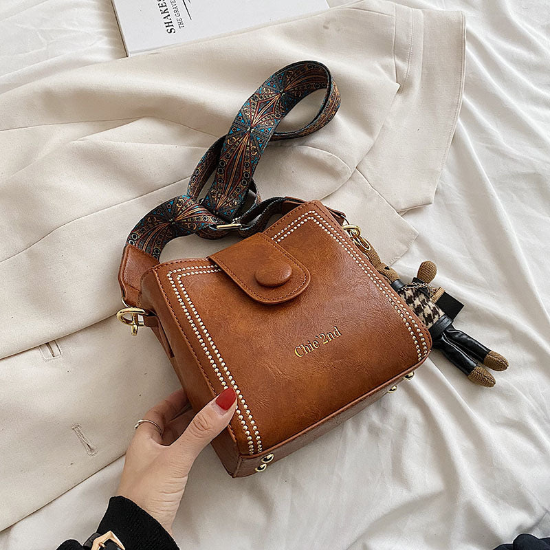 Retro commuter wide shoulder strap Messenger bag