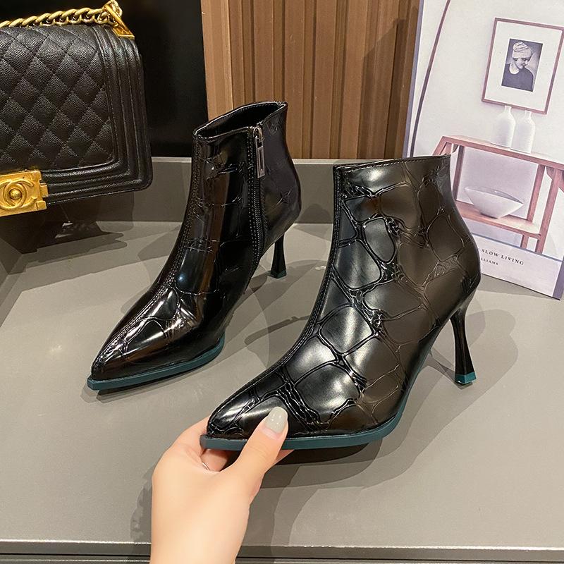 High heel pointed French boots