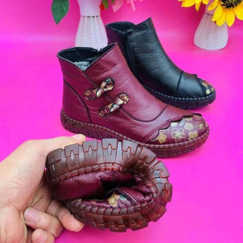 Non-slip, flat-soled boots