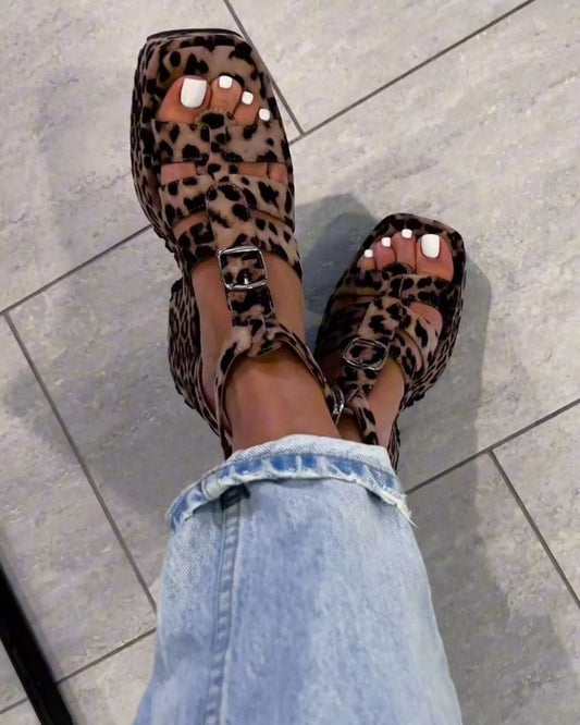 Leopard print arch supportCasual sandals