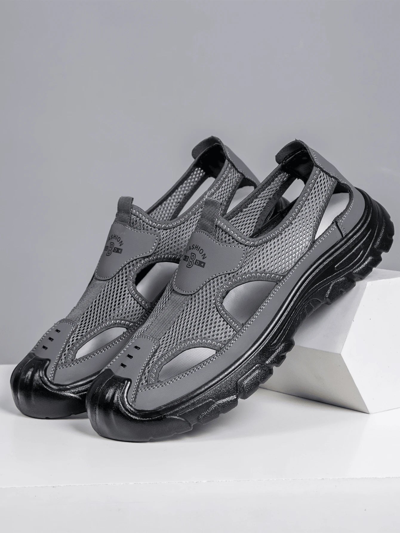 Thick-soled lightweight casual sandals