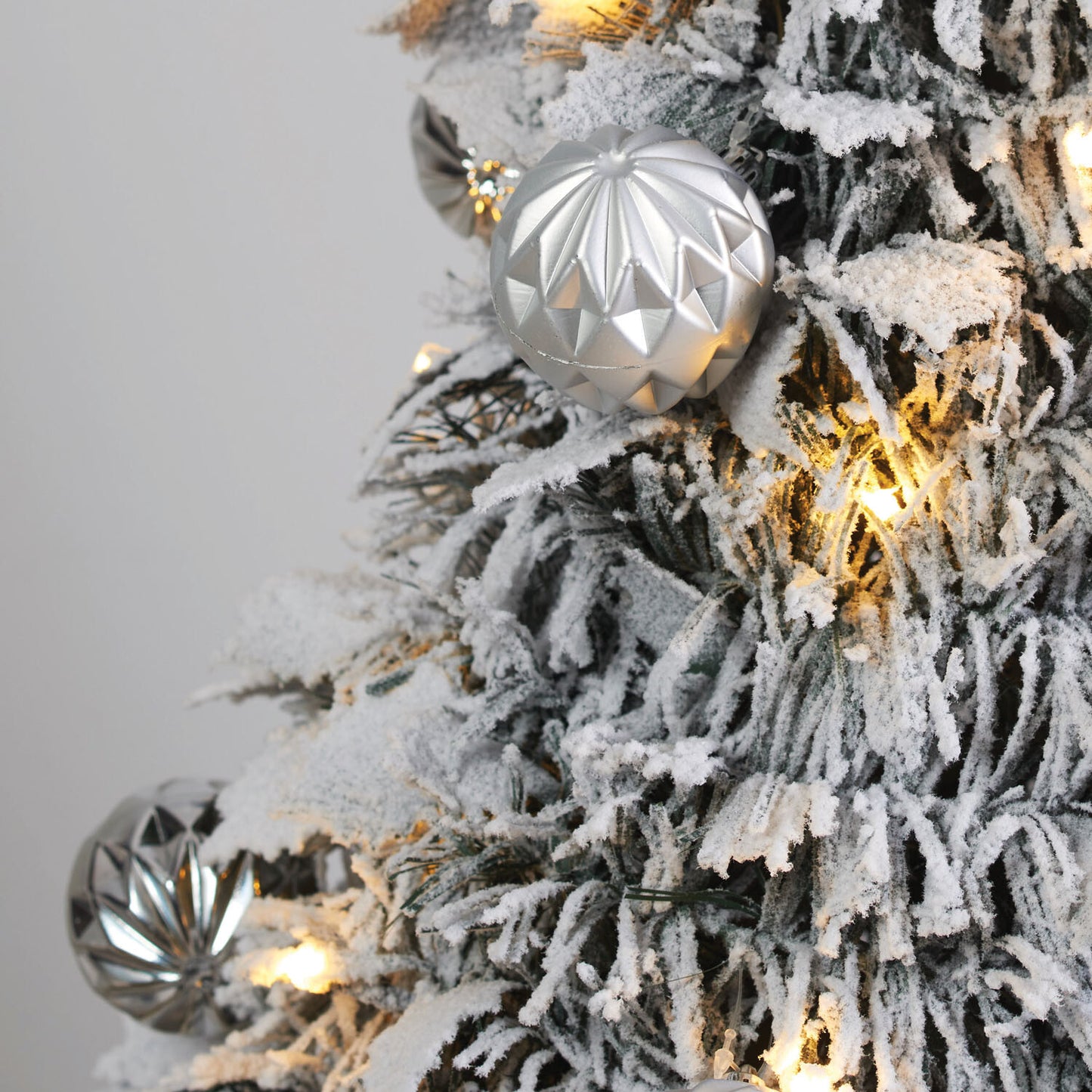 6ft Deluxe Pre-Lit Pop Up Tree