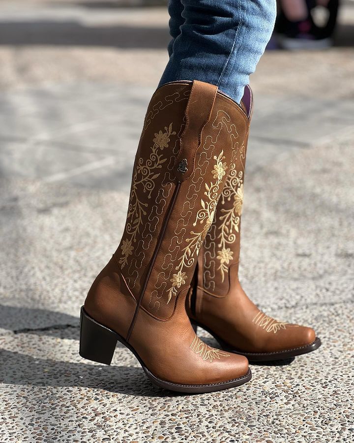 Italian cowhide hand-embroidered boots