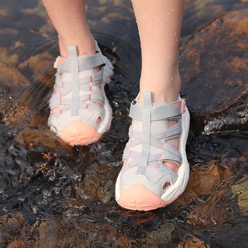 Quick-drying portable on/off outdoor sandals