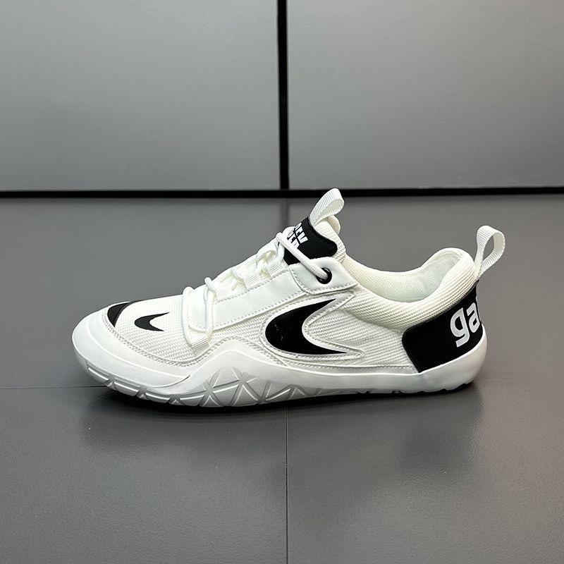 Orthopedic breathable sneakers