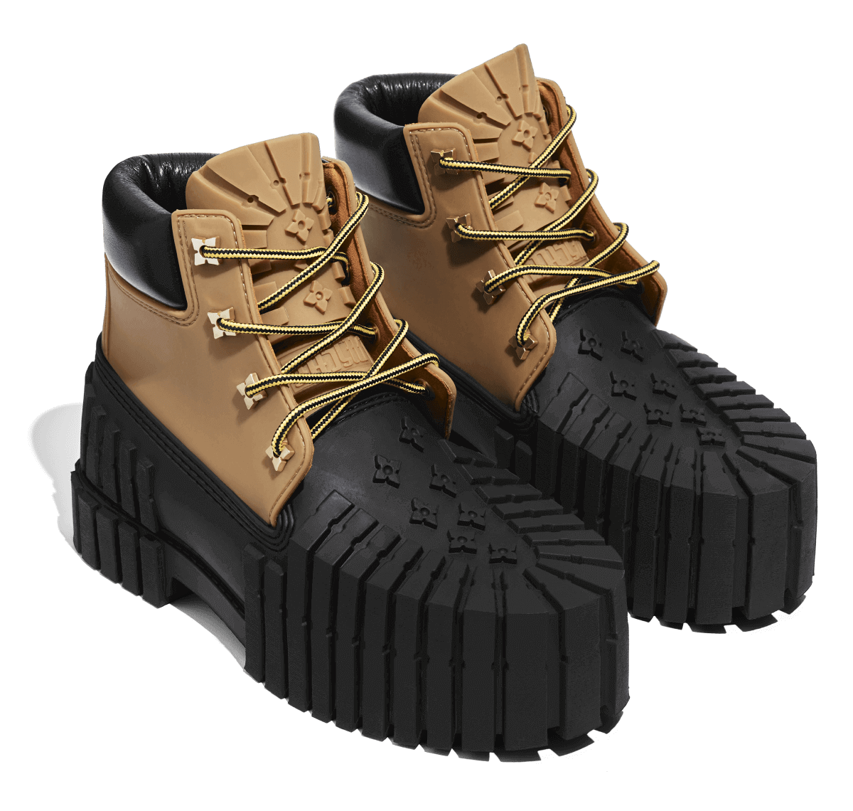 Serrated rubber shoe boots