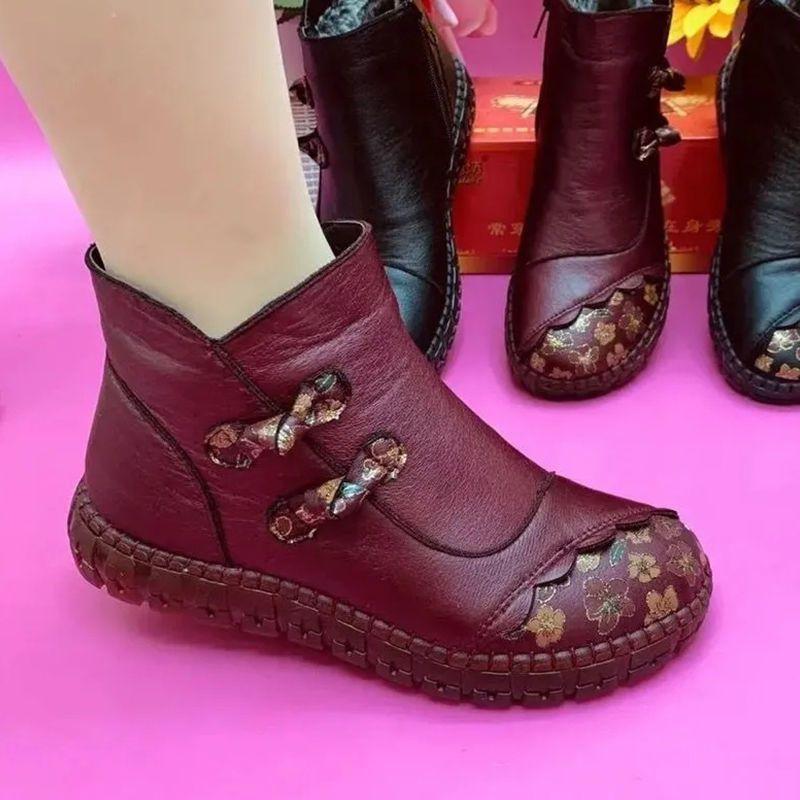 Non-slip, flat-soled boots